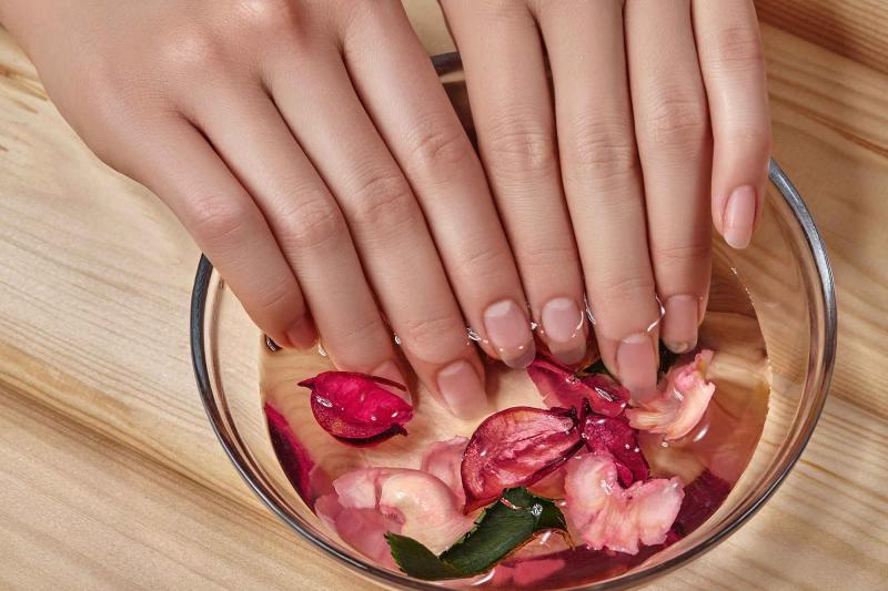 Služby Manikúra / Maniküre / manicure